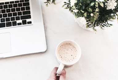 76人与骑士巅峰对决：篮球盛宴背后的战术解析与精彩瞬间